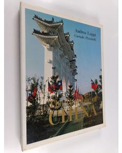 Kirjailijan Corrado Pizzinelli & Andrea Luppi käytetty kirja The Republic of China (Laatikossa)