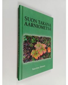Kirjailijan Katriina Ahonen käytetty kirja Suon takana aarniometsä