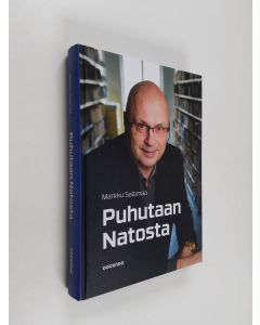 Kirjailijan Markku Salomaa käytetty kirja Puhutaan Natosta