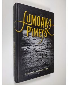 Kirjailijan Margaret Stohl & Kami Garcia käytetty kirja Lumoava pimeys