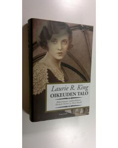 Kirjailijan Laurie R. King käytetty kirja Oikeuden talo