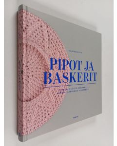 Kirjailijan Hilpi Koivisto käytetty kirja Pipot ja baskerit : virkkaa veikeitä päähineitä naiselle, miehelle ja lapselle