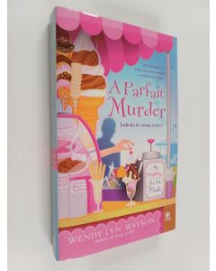 Kirjailijan Wendy Lyn Watson käytetty kirja A Parfait Murder - A Mystery Á la Mode