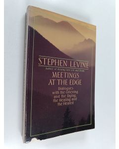 Kirjailijan Stephen Levine käytetty kirja Meetings at the Edge - Dialogues with the Grieving and the Dying, the Healing and the Healed
