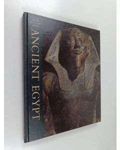 Kirjailijan Lionel Casson käytetty kirja Ancient Egypt
