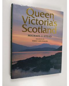 Kirjailijan Michael J. Stead käytetty kirja Queen Victoria's Scotland