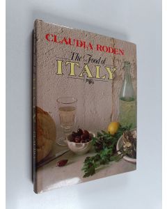 Kirjailijan Claudia Roden käytetty kirja The food of Italy