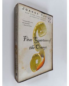 Kirjailijan Joanne Harris käytetty kirja Five Quarters of the Orange
