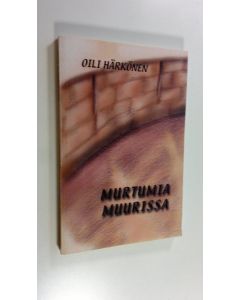 Kirjailijan Oili Härkönen käytetty kirja Murtumia muurissa