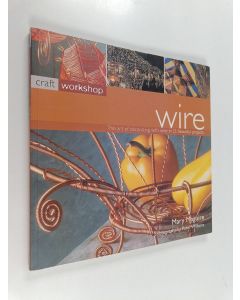 Kirjailijan Mary Maguire käytetty kirja Wire : the art of decorating with wire in 25 beautiful projects