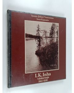 Kirjailijan Tuomo-Juhani Vuorenmaa & Ismo Kajander käytetty kirja I. K. Inha, valokuvaaja : 1865-1930