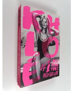 Kirjailijan Khloe Kardashian käytetty kirja Strong looks better naked