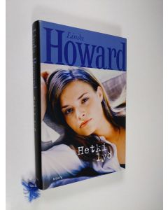 Kirjailijan Linda Howard käytetty kirja Hetki lyö