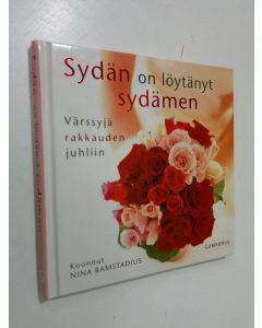 Kirjailijan koonnut Nina Ramstadius käytetty kirja Sydän on löytänyt sydämen : värssyjä rakkauden juhliin