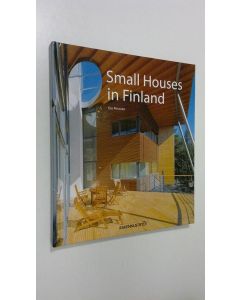 Kirjailijan Esa Piironen käytetty kirja Small houses in Finland