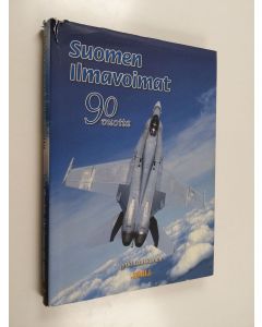 Kirjailijan Jyrki Laukkanen käytetty kirja Suomen Ilmavoimat 90 Vuotta - Suihkukonekausi 1953 - 2007