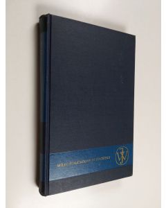 Kirjailijan Charles E. Clark käytetty kirja An introduction to statistics