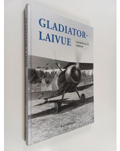 Kirjailijan Kari Stenman käytetty kirja Gladiator-laivue : Lentolaivue 16 sodassa