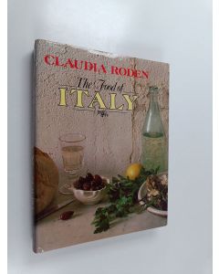 Kirjailijan Claudia Roden käytetty kirja The food of Italy