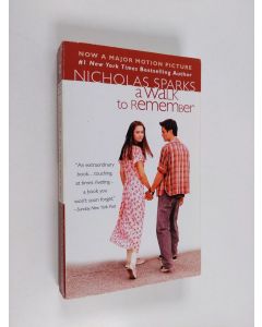Kirjailijan Nicholas Sparks käytetty kirja A Walk to Remember