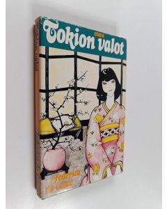 Kirjailijan Federica de Cesco käytetty kirja Tokion valot