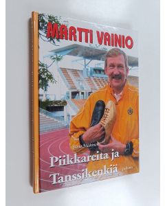 Kirjailijan Ismo Mäkinen käytetty kirja Piikkareita ja tanssikenkiä : Martti Vainion elämän tarina