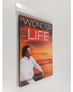 Kirjailijan Saliya Samarawickrama käytetty kirja Wonder of life : success remains not in action but in system
