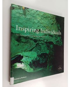Kirjailijan Edmund Doogue käytetty kirja Inspiring individuals : ten people making a better world