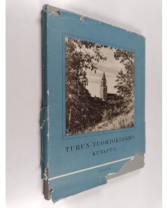 Kirjailijan Juhani Rinne käytetty kirja Turun tuomiokirkko kuvasto : professori Juhani Rinteen Turun tuomiokirkon 700-vuotismuistolle omistaman teoksen kuvasto