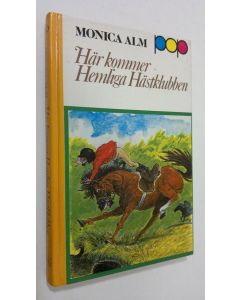 Kirjailijan Monica Alm käytetty kirja Här kommer Hemliga Hästklubben