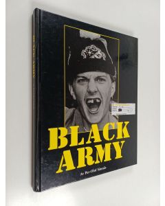 Kirjailijan Per-Olof Sännås käytetty kirja Black Army