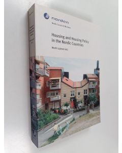 Kirjailijan Martti Lujanen käytetty kirja Housing and Housing Policy in the Nordic Countries