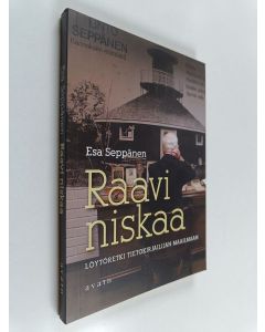 Kirjailijan Esa Seppänen käytetty kirja Raavi niskaa : löytöretki tietokirjailijan maailmaan