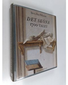 Kirjailijan Sten Åke Nilsson käytetty kirja Det sköna 1700-talet