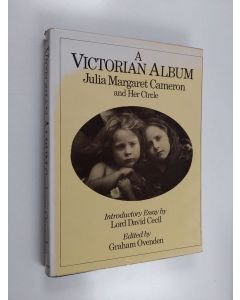 Kirjailijan Graham Ovenden käytetty kirja A Victorian Album : Julia Margaret Cameron and Her Circle