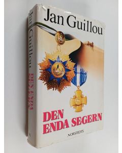 Kirjailijan Jan Guillou käytetty kirja Den enda segern : Coq Rouge VIII