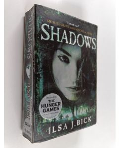 Kirjailijan Ilsa J. Bick käytetty kirja Shadows