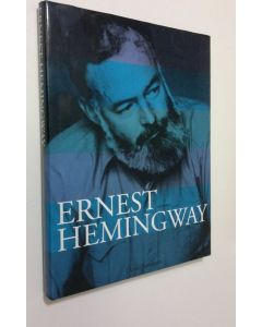 Kirjailijan David Sandison käytetty kirja Ernest Hemingway