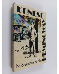 Kirjailijan Ernest Hemingway käytetty kirja Nuoruuteni Pariisi