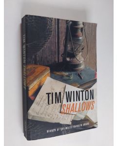 Kirjailijan Tim Winton käytetty kirja Shallows