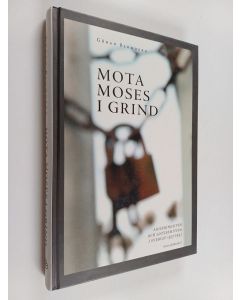Kirjailijan Göran Blomberg käytetty kirja Mota Moses i grind : ariseringsiver och antisemitism i Sverige 1933-1943