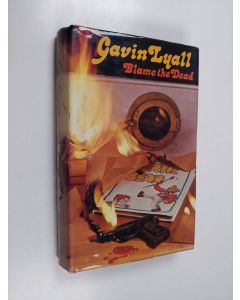 Kirjailijan Gavin Lyall käytetty kirja Blame the Death