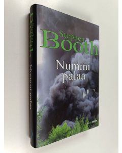 Kirjailijan Stephen Booth käytetty kirja Nummi palaa