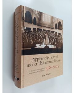 Kirjailijan Esko M. Laine käytetty kirja Pappien veljespiireistä moderniksi ammattiliitoksi : Suomen kirkon pappisliitto perustamisesta AKI:n syntyyn 1918-2005