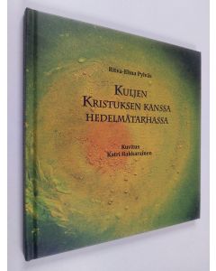 Kirjailijan Ritva-Elina Pylväs käytetty kirja Kuljen Kristuksen kanssa hedelmätarhassa (ERINOMAINEN)