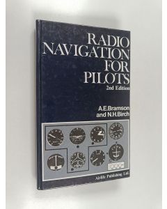 Kirjailijan Alan Ellesmere Bramson & Neville Hamilton Birch käytetty kirja Radio Navigation for Pilots