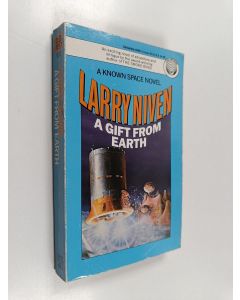 Kirjailijan Larry Niven käytetty kirja A Gift from Earth