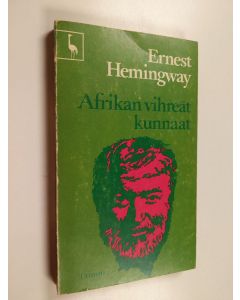 Kirjailijan Ernest Hemigway käytetty kirja Afrikan vihreät kunnaat