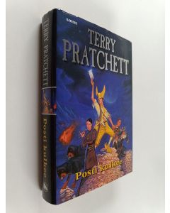 Kirjailijan Terry Pratchett käytetty kirja Posti kulkee