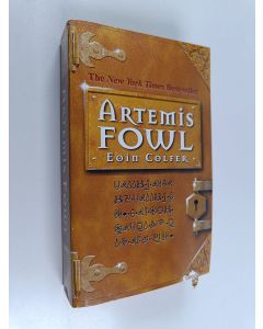 Kirjailijan Eoin Colfer käytetty kirja Artemis Fowl (Englanninkielinen)